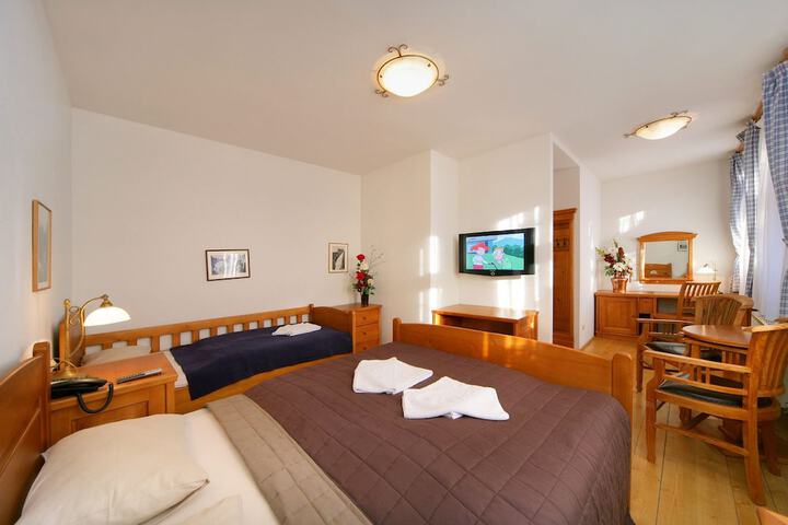 Room 2 of 43