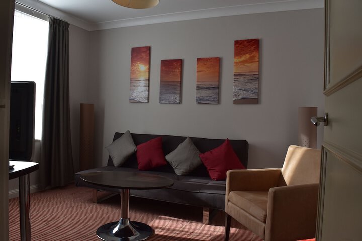 Room 16 of 40