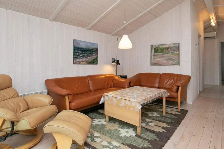 Room 4 of 13