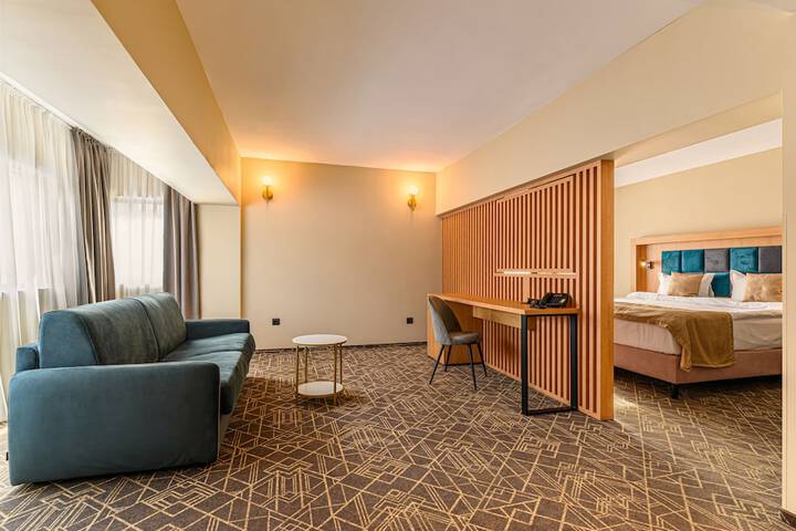Room 10 of 65