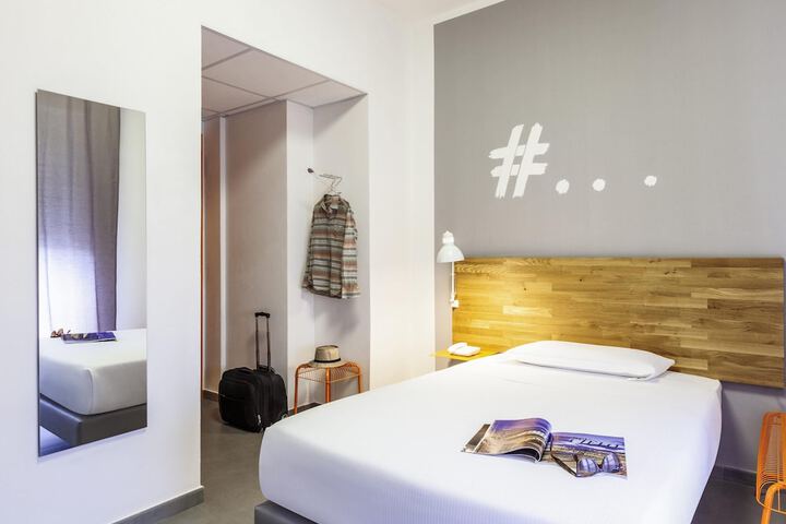 Room 15 of 40