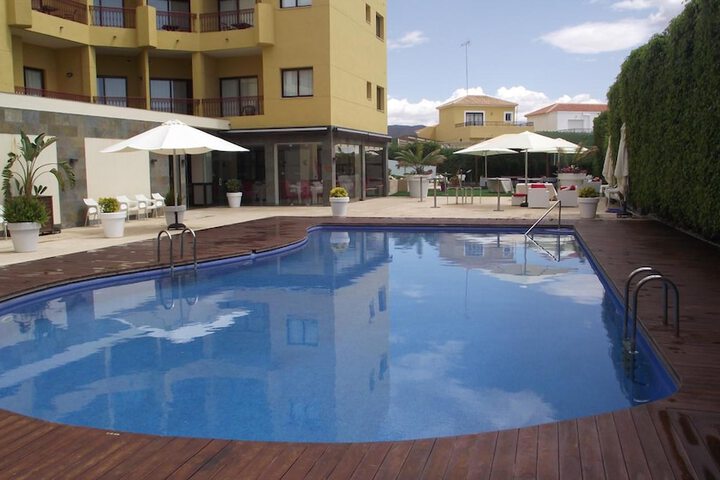 Pools & Facilities
