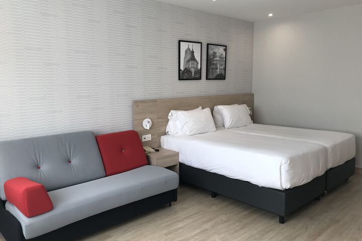Room 9 of 42