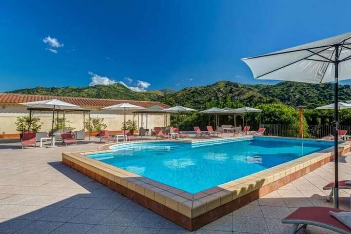 Pool Hotel