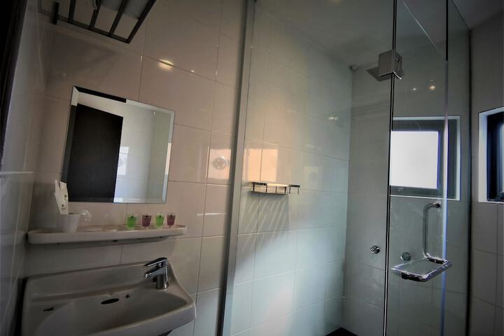 Room 34 of 46