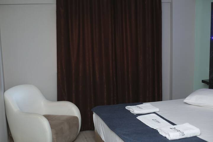 Room 7 of 9