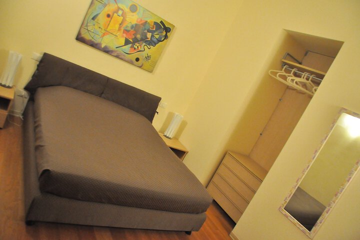 Room 6 of 17