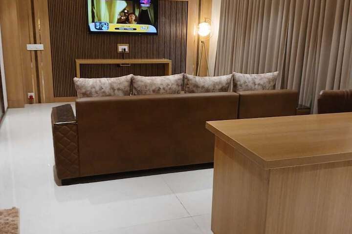 Room 10 of 21