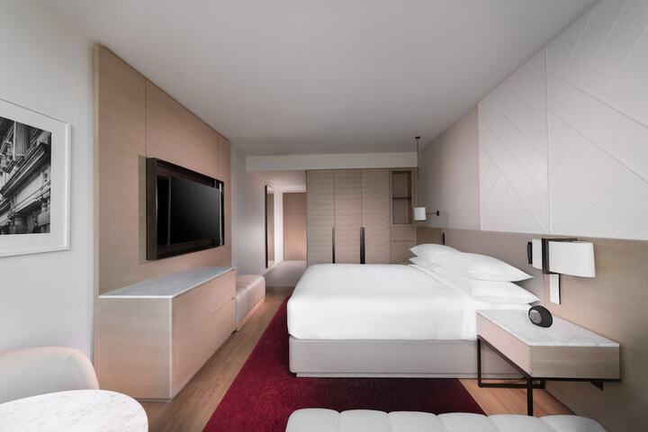 Room 18 of 95