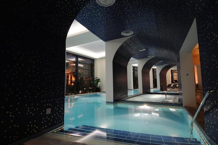 Hotel Pool