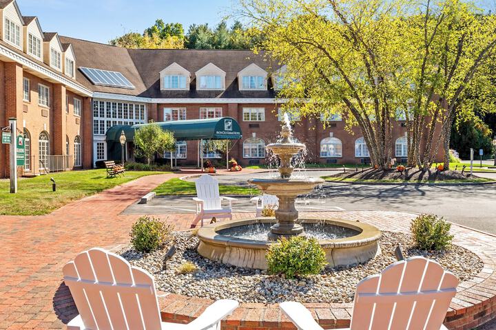 Hotel Exterior 55 of 57