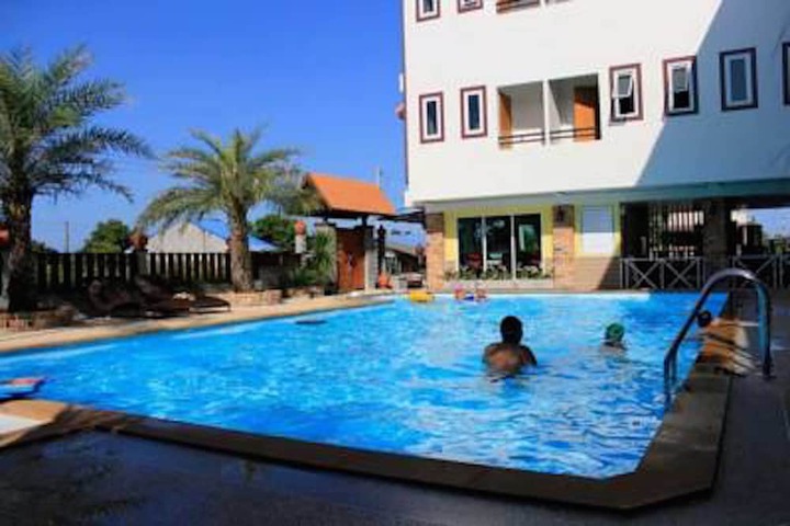 Pools & Facilities