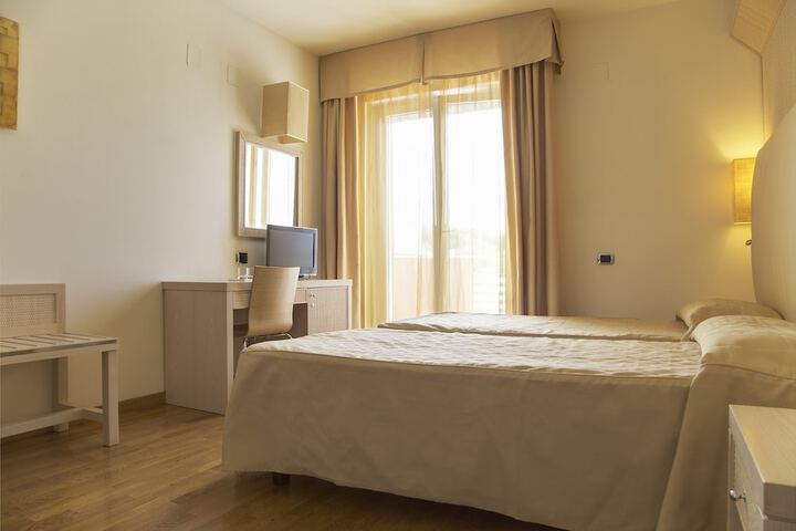 Room 5 of 28