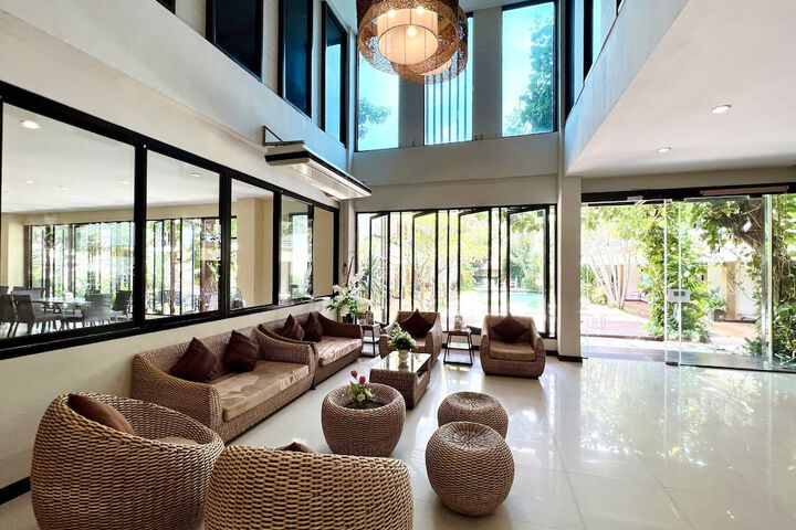 Entrance & Lobby