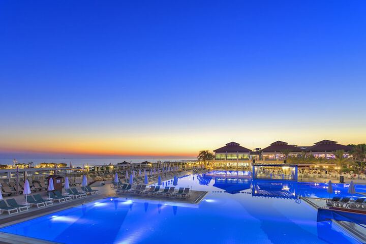 Hotel with Pool