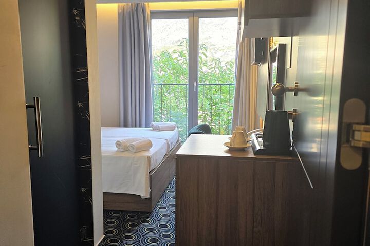 Room 11 of 49