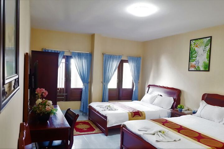 Room 9 of 16