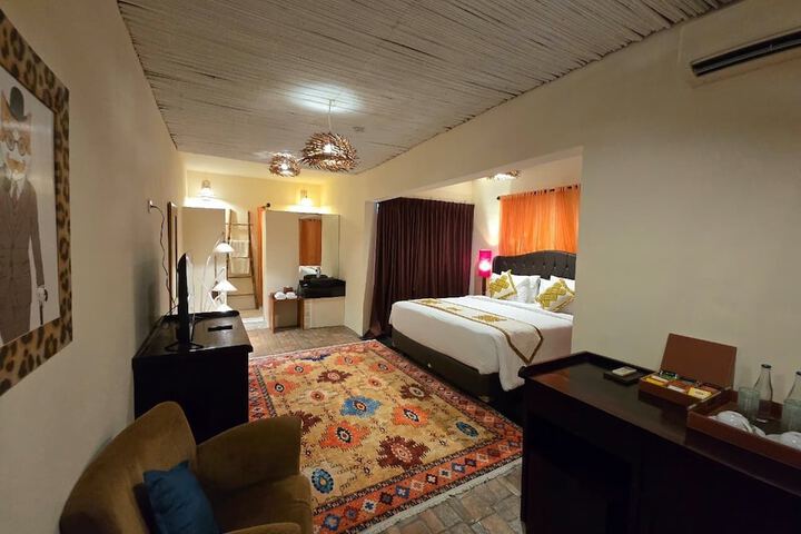 Room 17 of 49