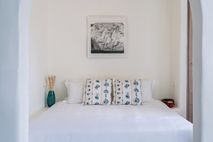 Room 2 of 83