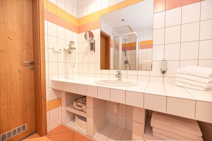 Room 30 of 65
