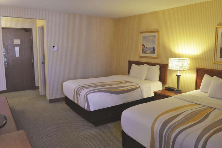 1 King Bed (4 of 8)