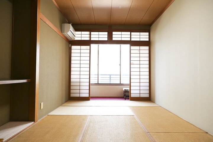 Room 6 of 40