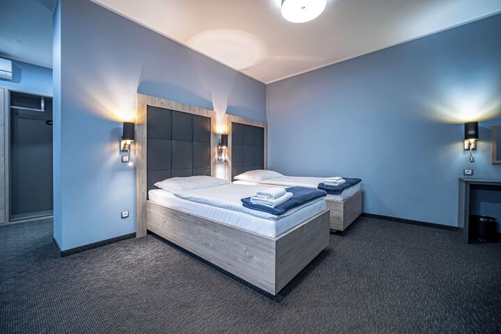 Room 8 of 82