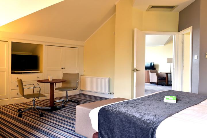 Room 4 of 123