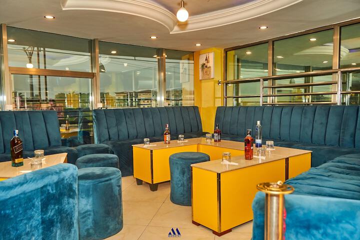 Lounge 75 of 98