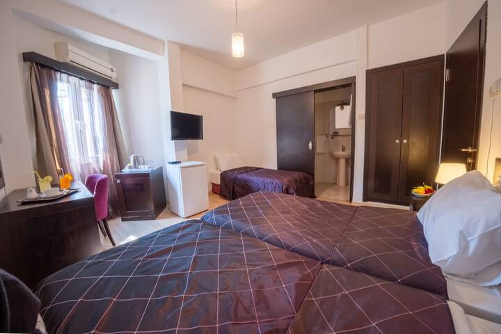 Room 10 of 36