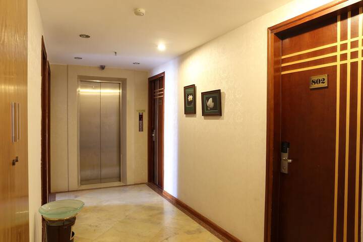 Ballroom/Hall 75 of 83