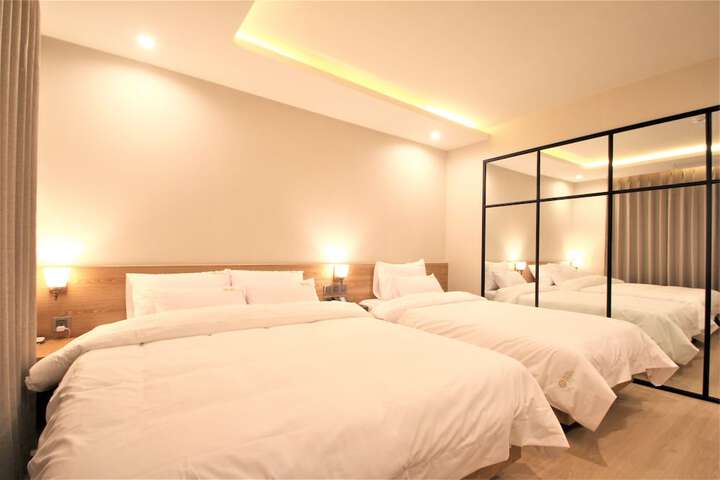Room 14 of 110