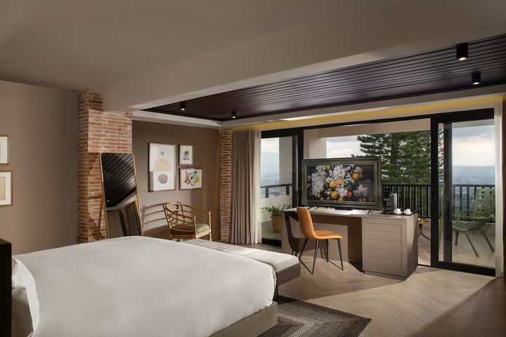 Room 13 of 71