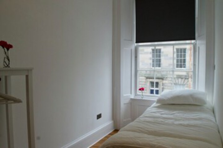 Room 9 of 10