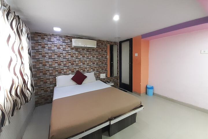 Room 9 of 11