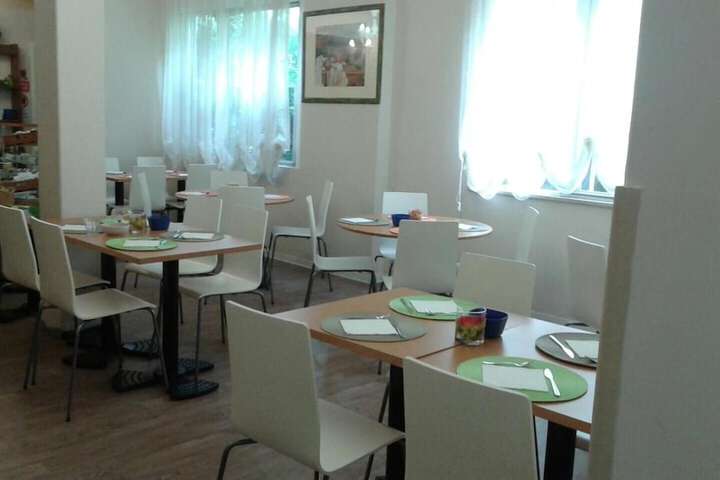 Dining 51 of 61