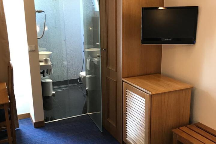 Room 14 of 48