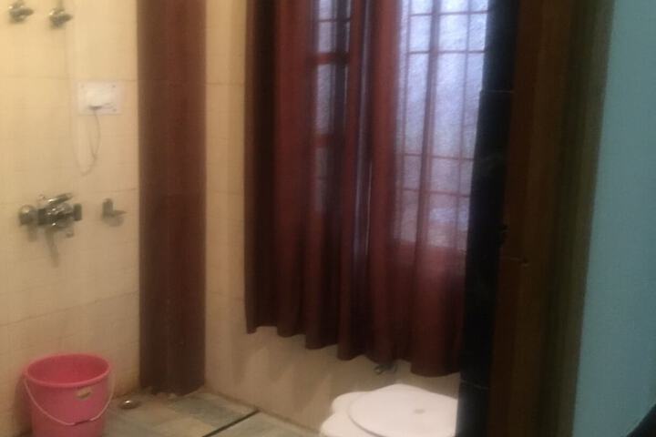 Room 8 of 14