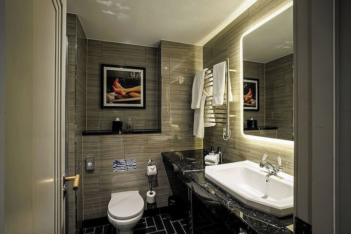 Room 33 of 58