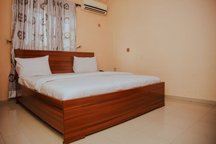 Room 14 of 27