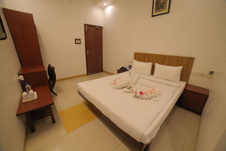 Room 2 of 35