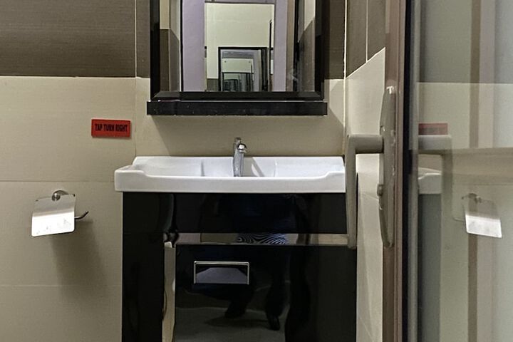Room 9 of 14
