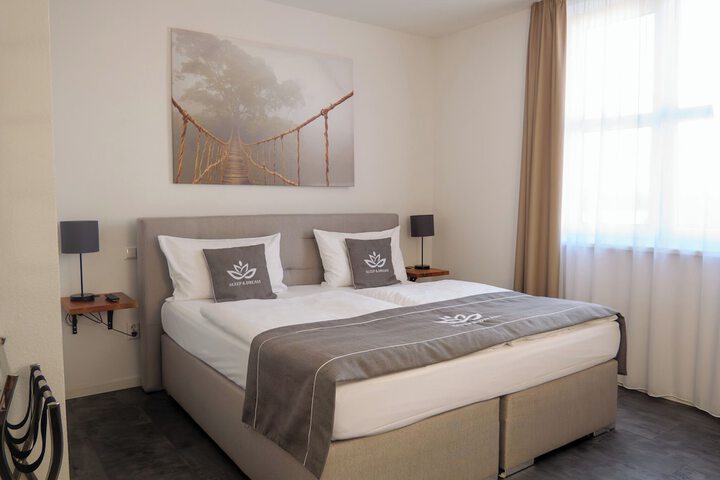 Room 16 of 33