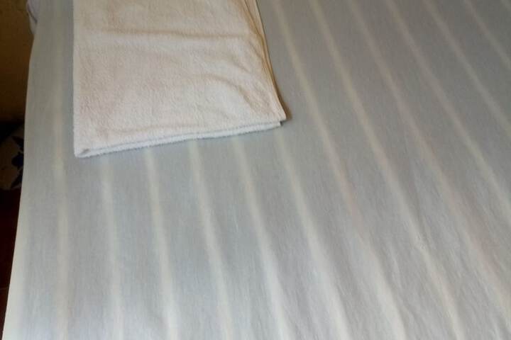 Room 4 of 12