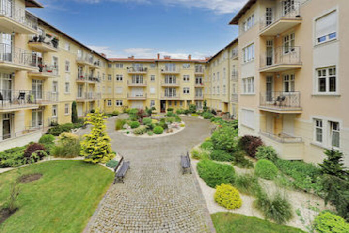 Hotel Exterior 25 of 135