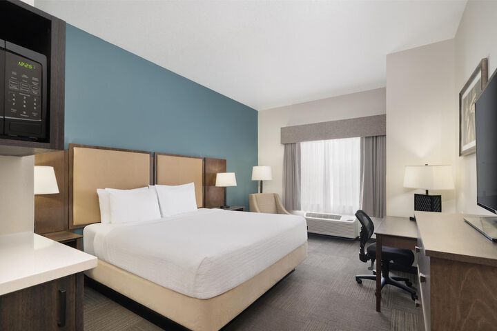 Room 4 of 32
