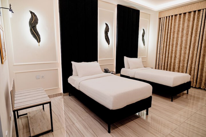 Room 12 of 93