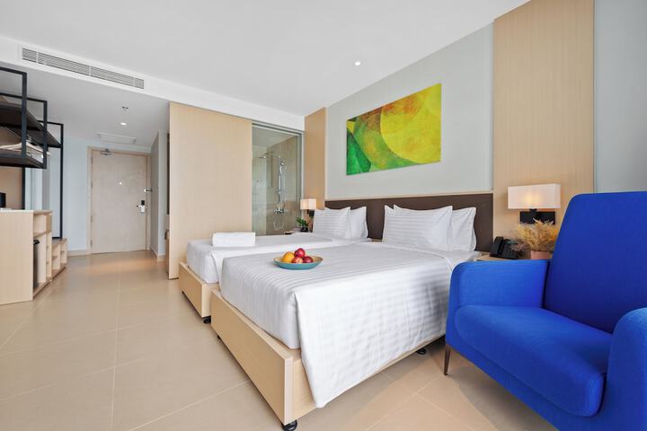 Room 3 of 90