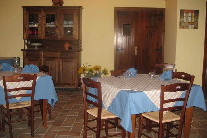 Dining 2 of 11