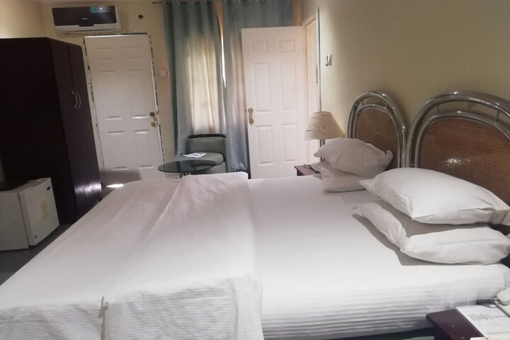 Room 7 of 35